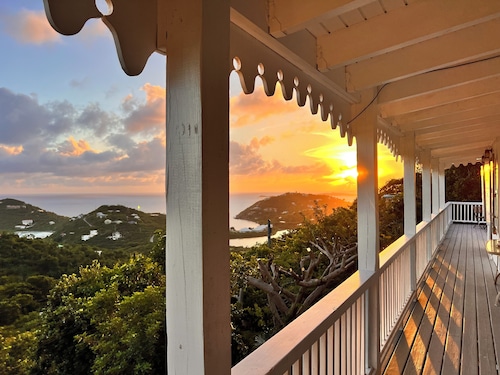 Villa Catalina, great views, private pool, full generator, AC, Last minute deals