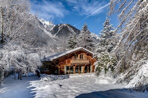 Exterior - Chalet with Mont Blanc Views, Hot Tub & Separate Apt (Chamonix-Mont-Blanc)