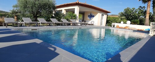 VILLA 8 PERS HEATED PRIVATE POOL IN THE HEART OF THE VAR BETWEEN SEA AND VERDON