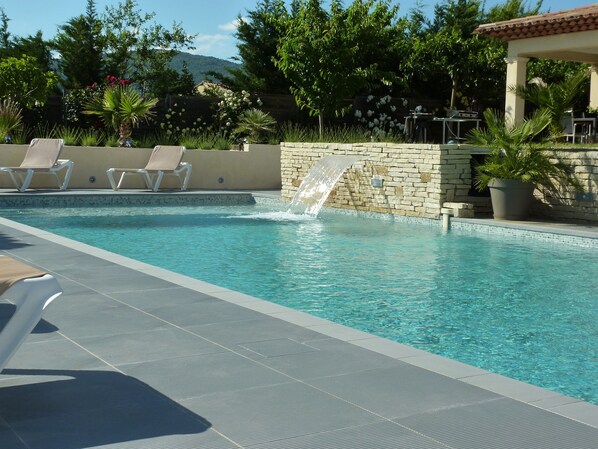 Alberca al aire libre y alberca climatizada