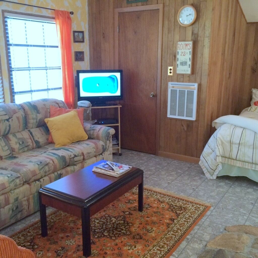 -Mountain Cabin at the Waters Edge with WIFI