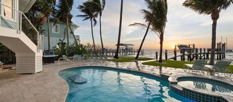 RENT NOW!  NEW, WATERFRONT HOME, IN VILLAGE, POOL, HOT TUB, DOCK, PUTTING GREEN!