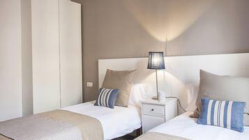 3 slaapkamers, een strijkplank/strijkijzer, wifi, beddengoed