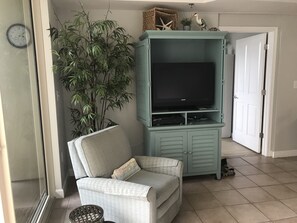 Smart TV, reproductor de DVD y libros 