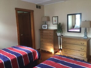 2 bedrooms, iron/ironing board, free WiFi, bed sheets - Cottage with Harbor and Chesapeake Bay View in Rock Hall, MD (Rock Hall)