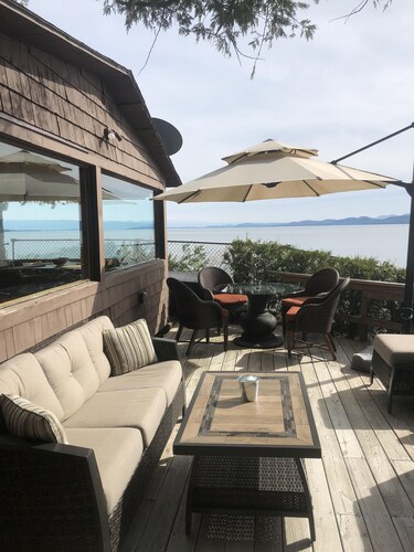 Welcome to Cedar Ledge!  270 Degree View of Lake Champlain