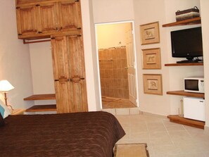 3 bedrooms, pillow-top beds, in-room safe, iron/ironing board