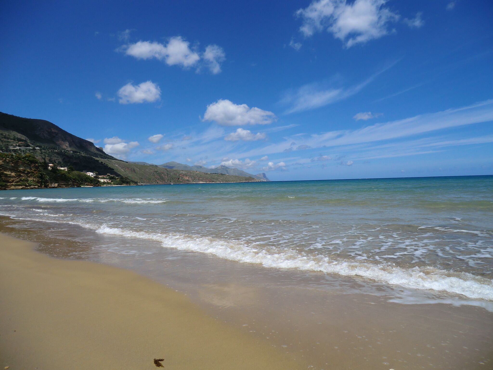 Una playa cerca, sillas reclinables de playa
