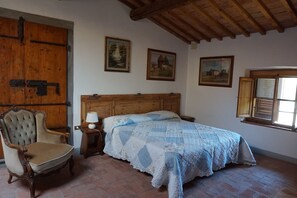 3 chambres, fer et planche à repasser, Wi-Fi, draps fournis