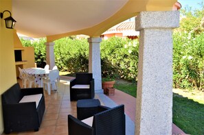 Outdoor dining - Villa Costa Rei in a quiet location (Costa Rei)