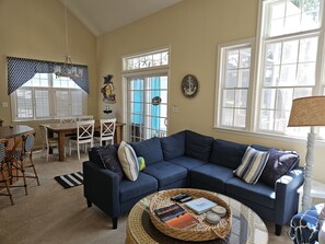 TV, fireplace, DVD player, books