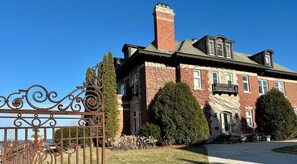 Exterior - Summer plans?  Beat the crowds and get the dates you want! (Sheboygan)