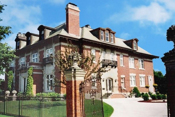 Classy? Yes, but comfy, too! Enjoy yesteryear's elegance with modern perks.