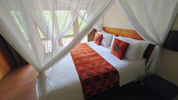 3 bedrooms, in-room safe, iron/ironing board, travel crib