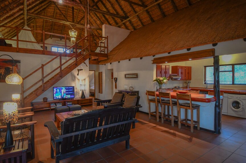 Luxury Villa 1 Km From Kruger Park Veranda Overlooking The Garden And Ponds - Phalaborwa