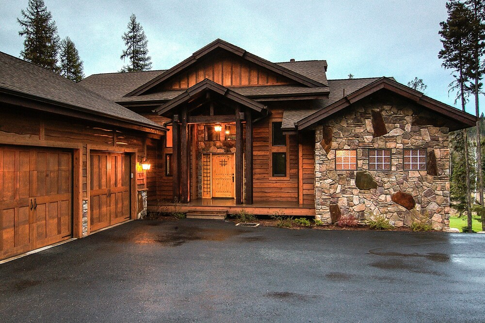 Amazing Cabin on Priest Lake Golf Course w/ Gorgeous Mtn Views, minutes to beach