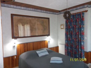 2 makuuhuonetta, silitysrauta/-lauta, Wi-Fi, vuodevaatteet
