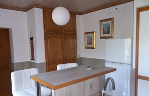 Unclassified image, 5 of 35, button
