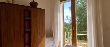 5 bedrooms, in-room safe, desk, iron/ironing board