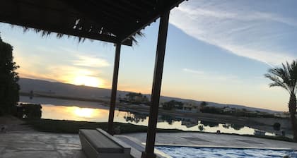 große Villa mit beheiztem Pool direkt am Lagunenstrand mit eigenem Badesteg