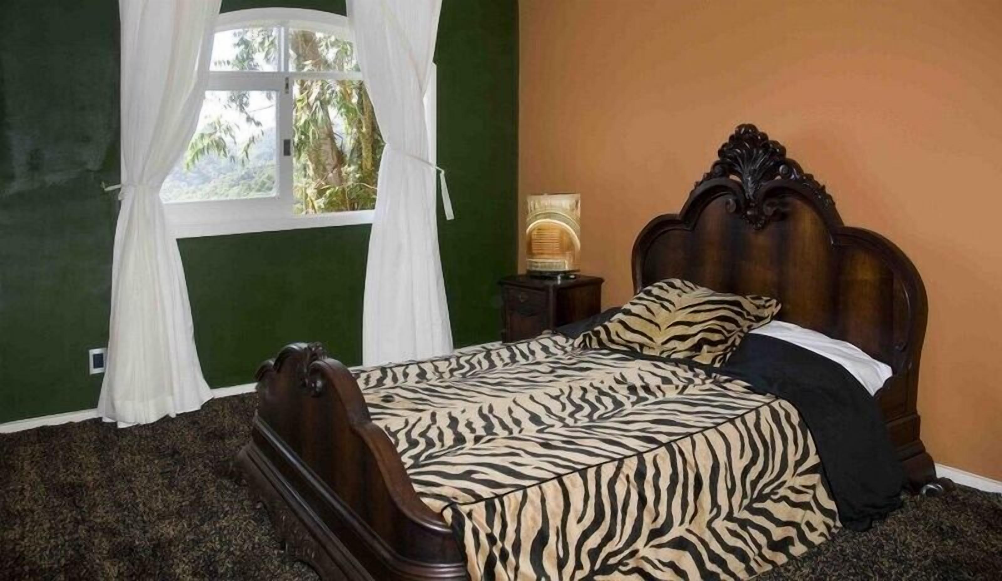 Your private Spring on the mountain peak with 360 views, breathtaking