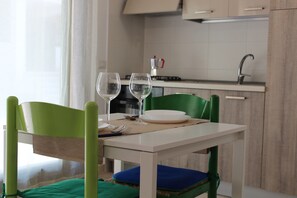 Dining - Anthiros, Great for families Clean sea beach distance 200m (Siracusa)