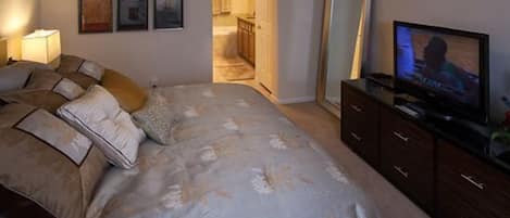 2 bedrooms, desk, iron/ironing board, WiFi