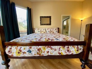 4 bedrooms, desk, iron/ironing board, internet - Austin Greenbelt Getaway! (Austin)