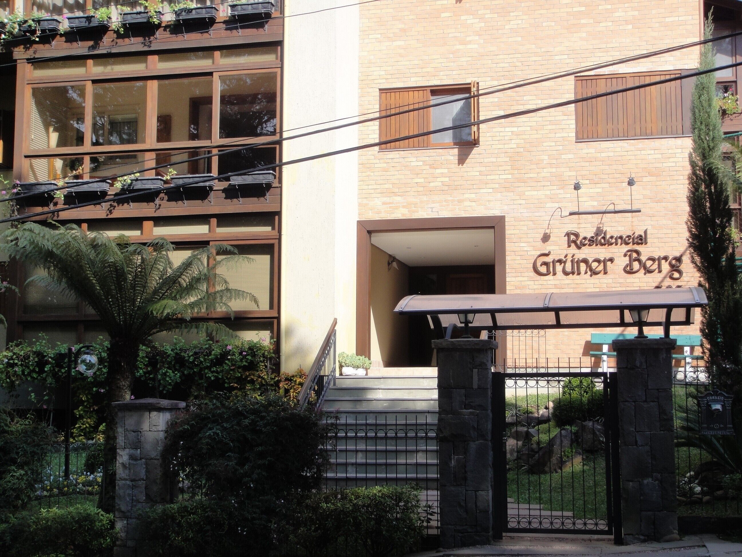 Luxurious and romantic fit saw with fireplace, grill 600M center