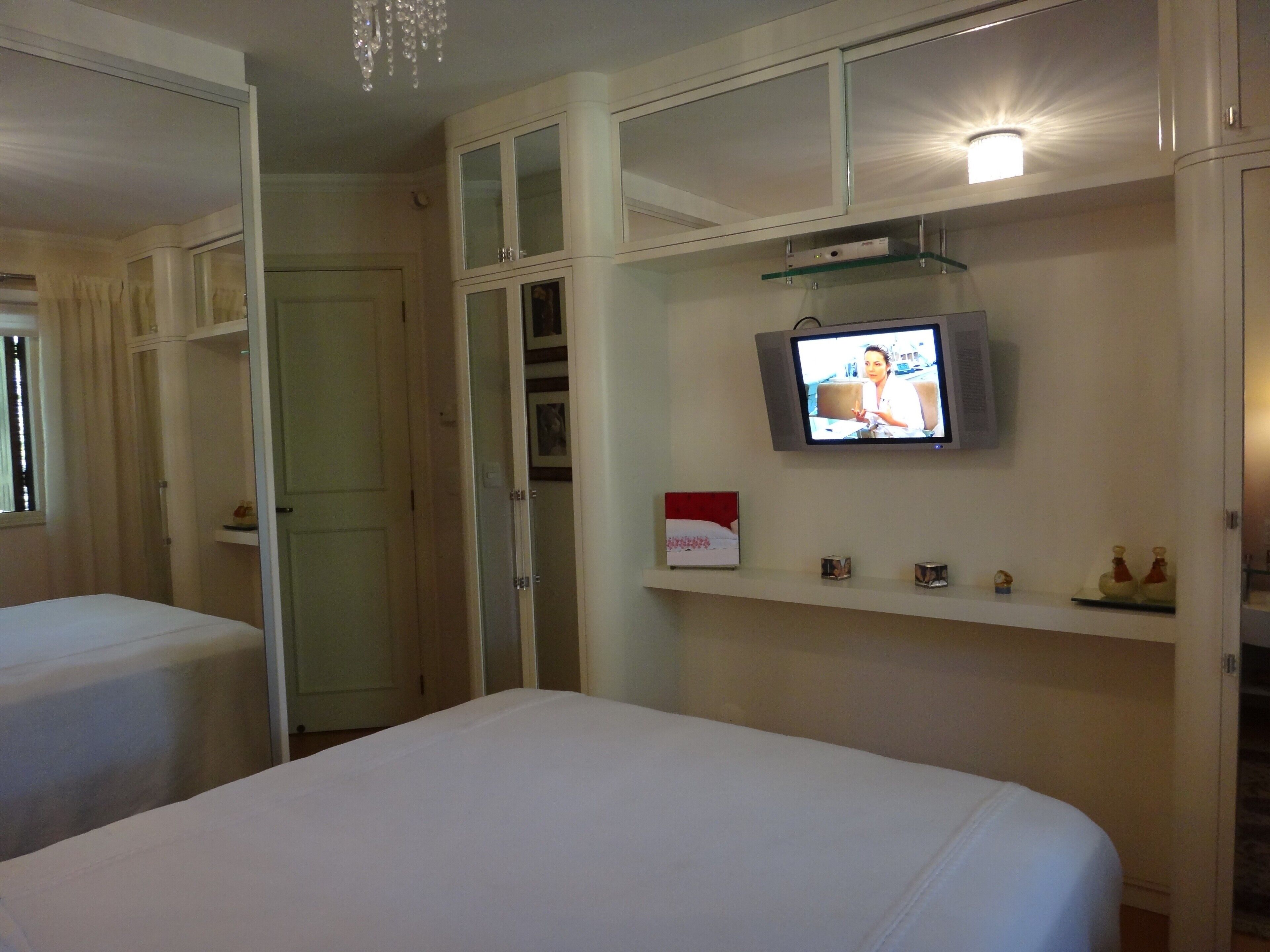 Luxurious and romantic fit saw with fireplace, grill 600M center