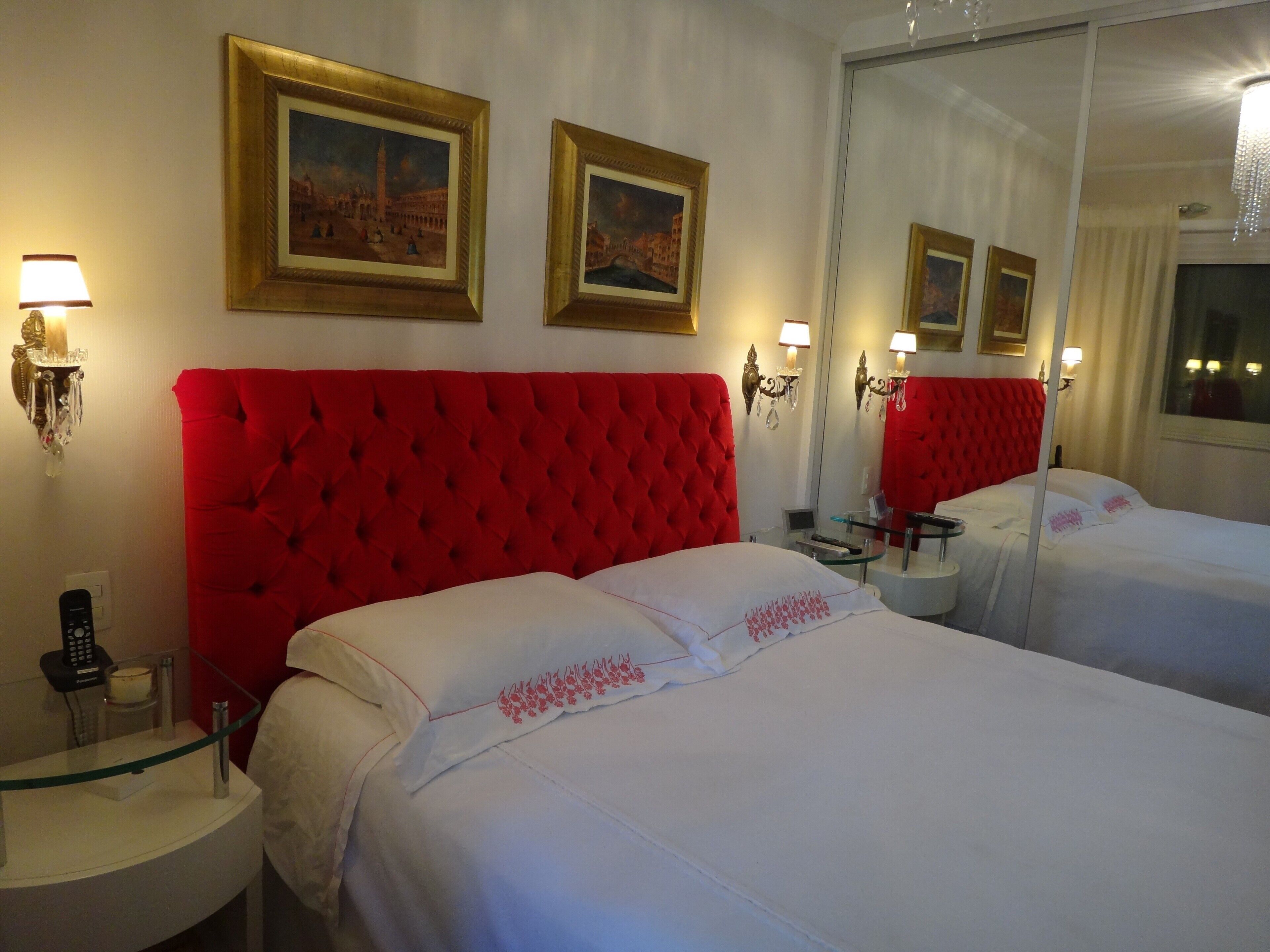 Luxurious and romantic fit saw with fireplace, grill 600M center