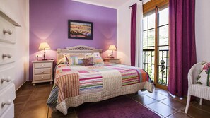 3 chambres, coffres-forts dans les chambres, fer et planche à repasser