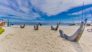 Lettini da mare, ombrelloni, teli da spiaggia