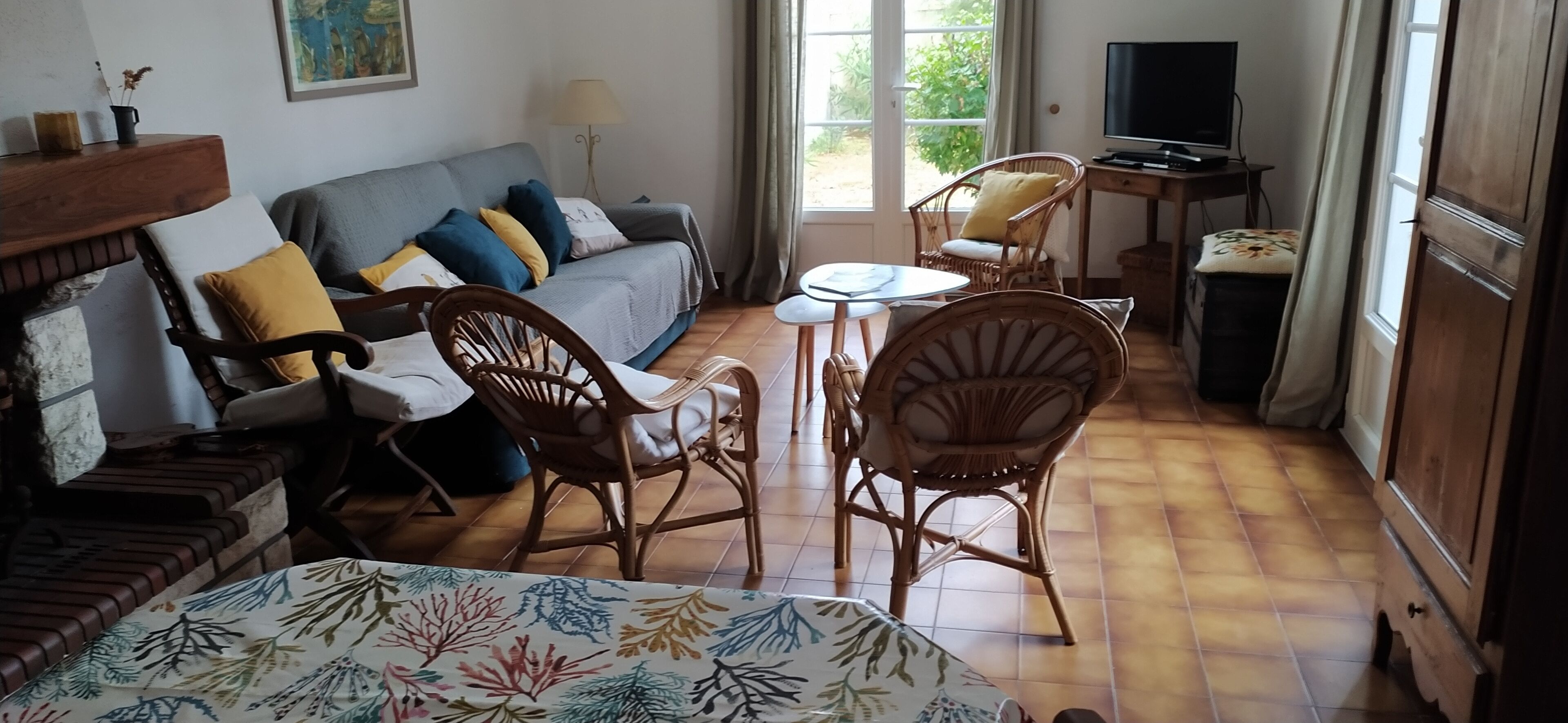 TV, fireplace, DVD player