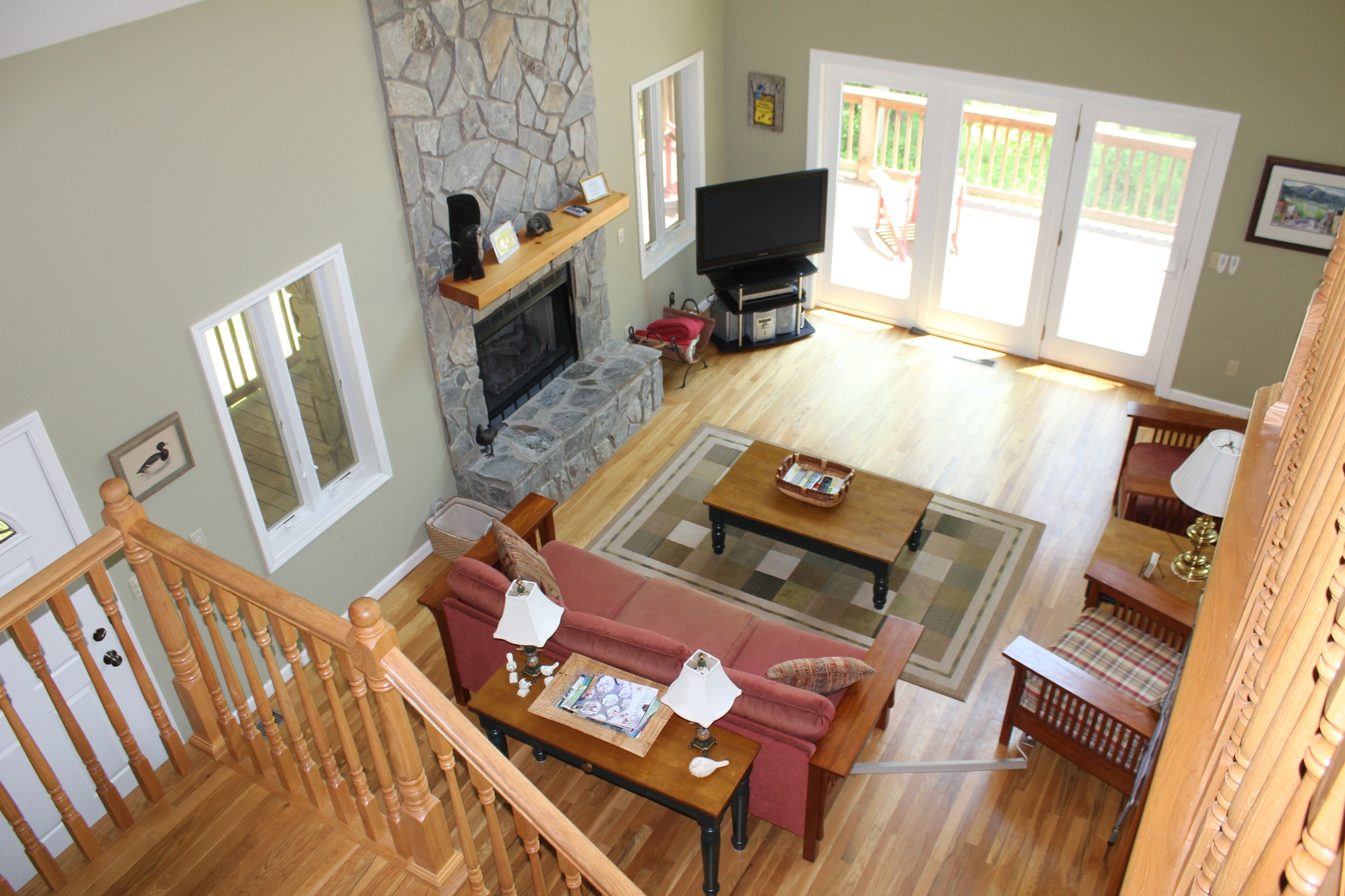Contemporary Mountain Vacation Home; Wi-Fi Internet and Spectrum Cable TV
