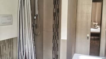 Doccia, asciugacapelli, bidet, asciugamani