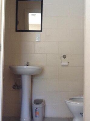 Basic Single Room, 1 Double Bed, Ensuite | Bathroom