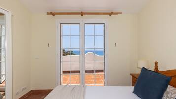 2 slaapkamers, een strijkplank/strijkijzer, gratis wifi, beddengoed