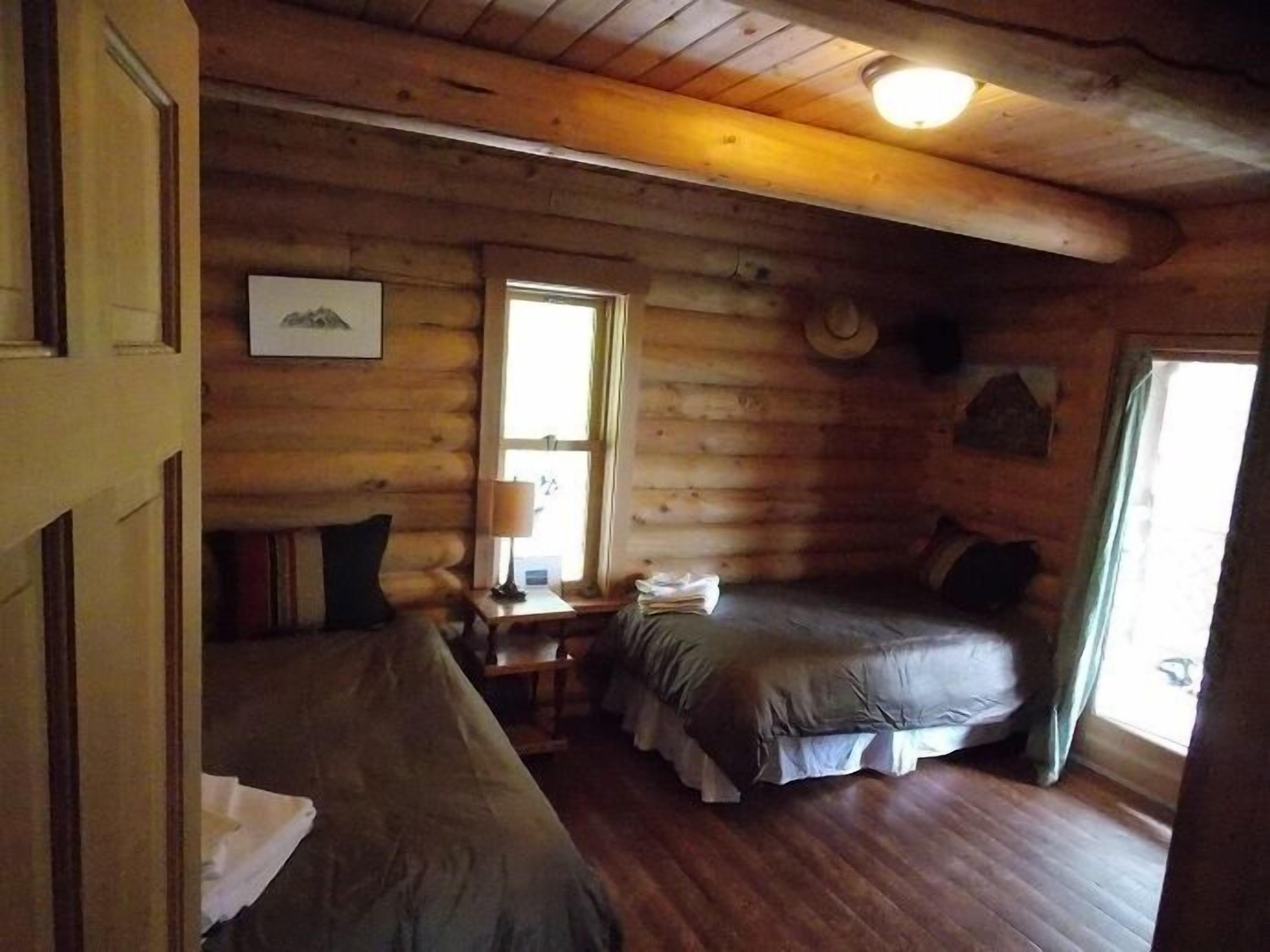 Great All Season Log House in Alpine,WY