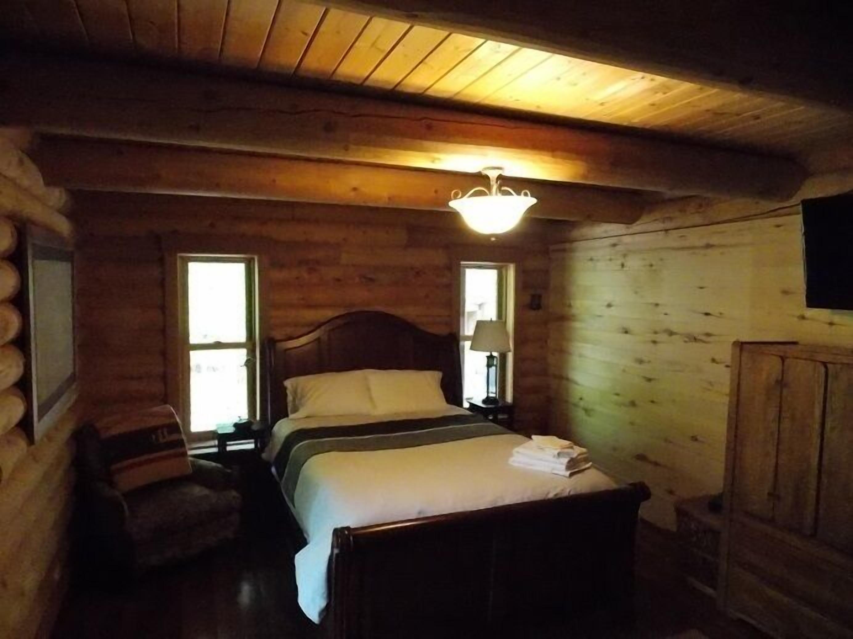 Great All Season Log House in Alpine,WY