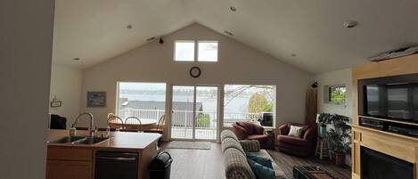 Smart TV, fireplace, DVD player, books
