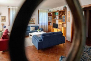 Televisión, videojuegos, reproductor de DVD y libros 