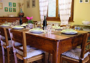 Dining - Villino Blu private villa for relaxation in Tuscany 10+2 sllepsBig house (Loro Ciuffenna)