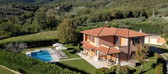 Villino Blu private villa for relaxation in Tuscany 10+2 sllepsBig house