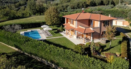 Villino Blu private villa for relaxation in Tuscany 10+2 sllepsBig house