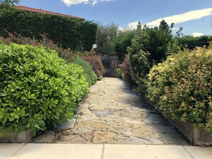 Property grounds - Villino Blu private villa for relaxation in Tuscany 10+2 sllepsBig house (Loro Ciuffenna)