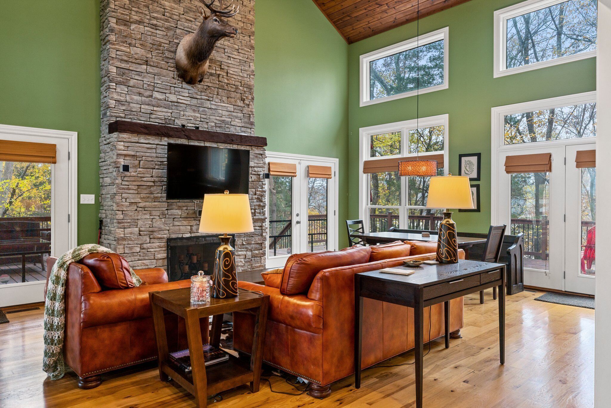 Luxurious Lakefront Custom Home - 4 secluded acres - WFH/HotDesk Friendly