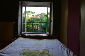 4 chambres, fer et planche à repasser, lit parapluie, Wi-Fi gratuit