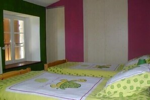 4 bedrooms, iron/ironing board, travel cot, free WiFi