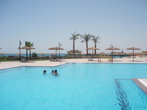 Pool - Luxury sea front 2 bedrooms with stunning beach view, shared pool, gym & more (Village Road)